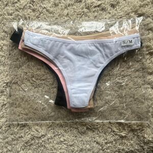 Pack of 11 thongs